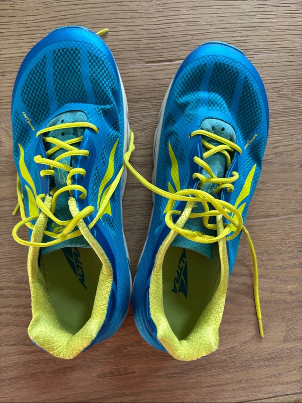 Women’s Altra size 8 running shoes.